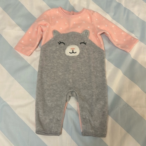 Carter's - LIKE NEW - Fleece footed sleeper. Size 3-6 months - Picture 1 of 3